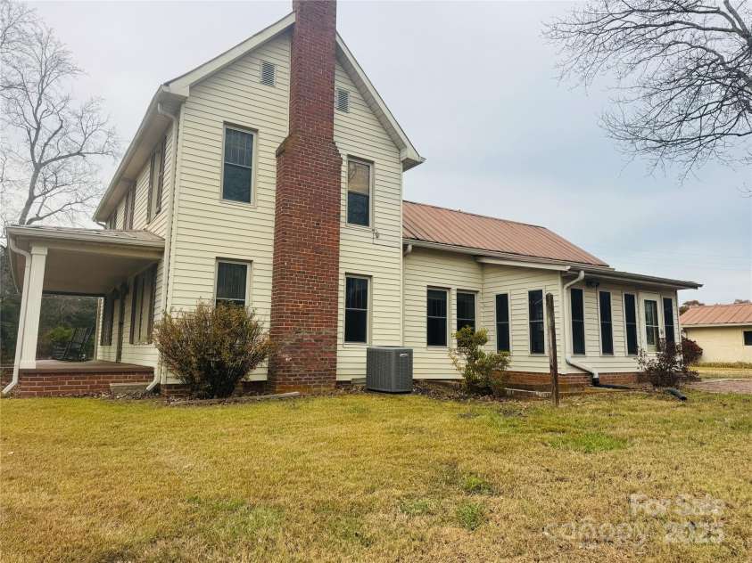 9143 NC Highway 150 Highway, Linwood, NC 27299.  MLS# CAR4321161, YatesRealty ID 4944. 