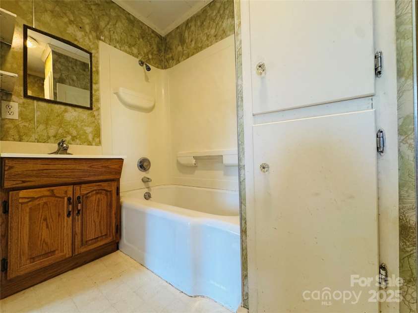 9143 NC Highway 150 Highway, Linwood, NC 27299.  MLS# CAR4321161, YatesRealty ID 4944. 