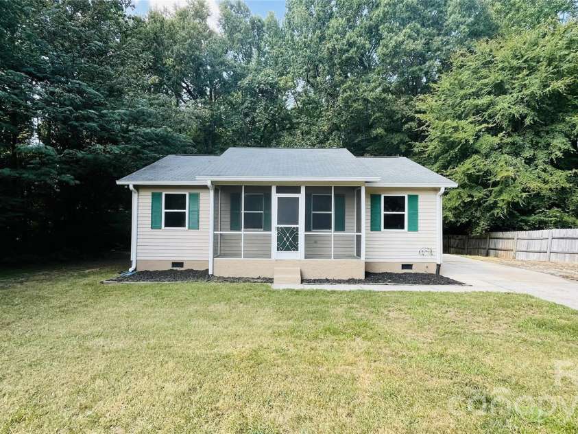 828 Cornelius Road, Mooresville, NC 28117.  MLS# CAR4422565, YatesRealty ID 49440. 
