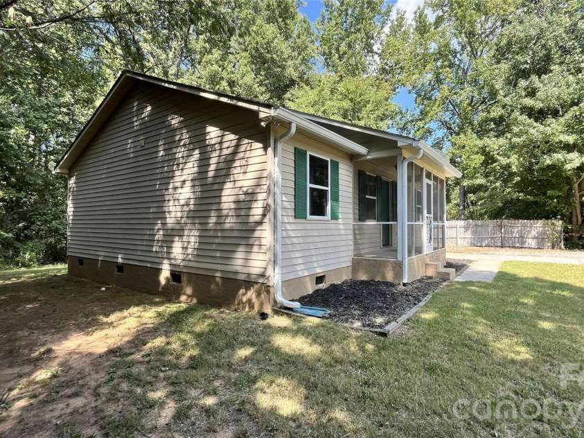 828 Cornelius Road, Mooresville, NC 28117.  MLS# CAR4422565, YatesRealty ID 49440. 
