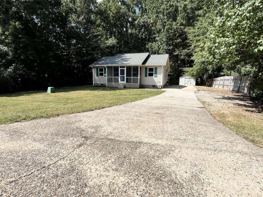 828 Cornelius Road, Mooresville, NC 28117.  MLS# CAR4422565, YatesRealty ID 49440. 