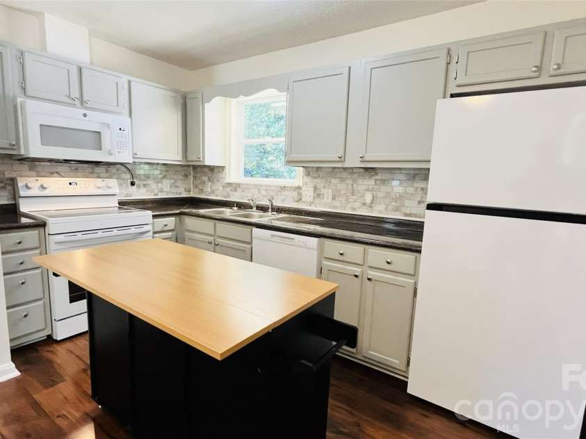 828 Cornelius Road, Mooresville, NC 28117.  MLS# CAR4422565, YatesRealty ID 49440. 