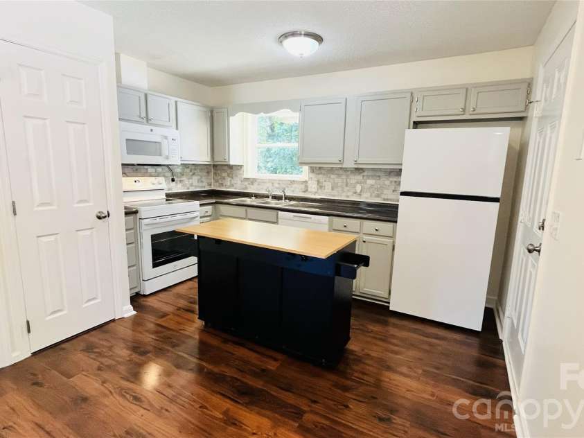 828 Cornelius Road, Mooresville, NC 28117.  MLS# CAR4422565, YatesRealty ID 49440. 