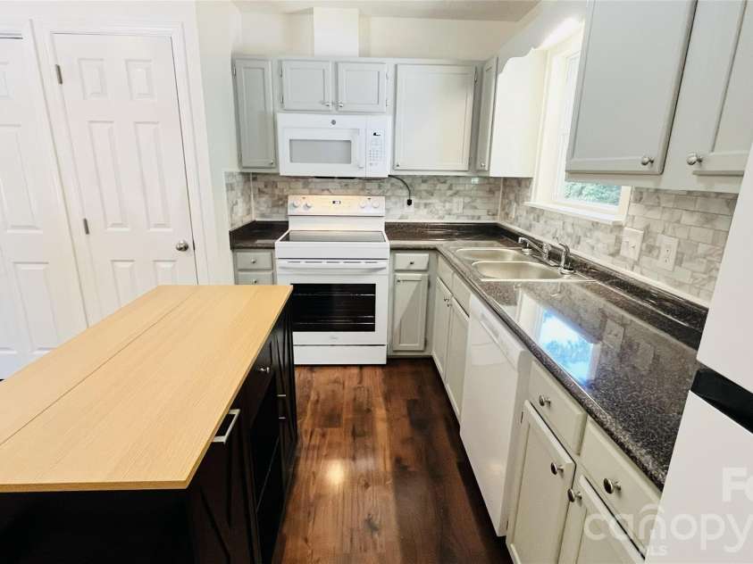 828 Cornelius Road, Mooresville, NC 28117.  MLS# CAR4422565, YatesRealty ID 49440. 