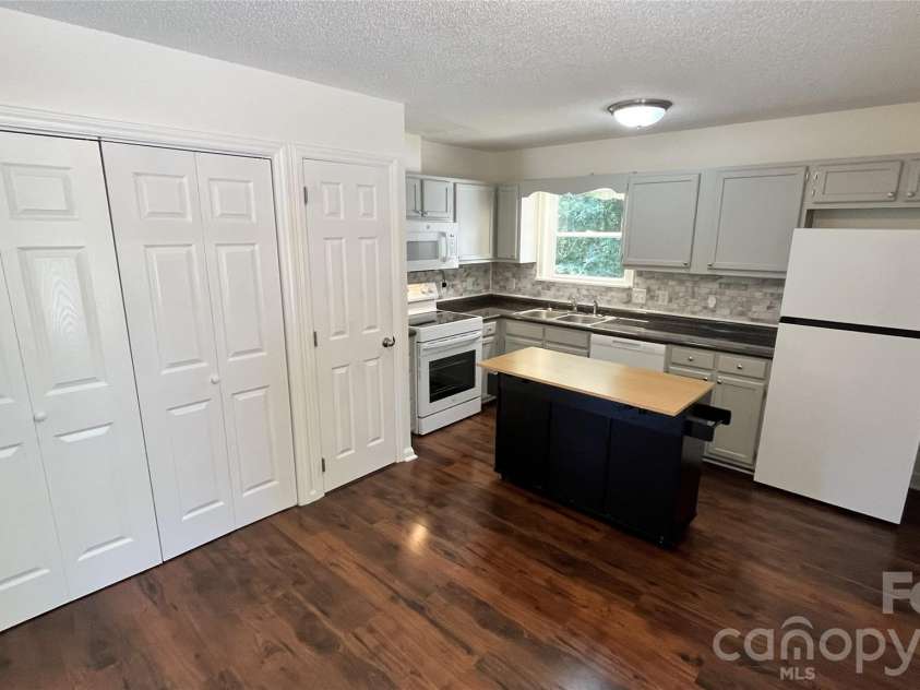 828 Cornelius Road, Mooresville, NC 28117.  MLS# CAR4422565, YatesRealty ID 49440. 