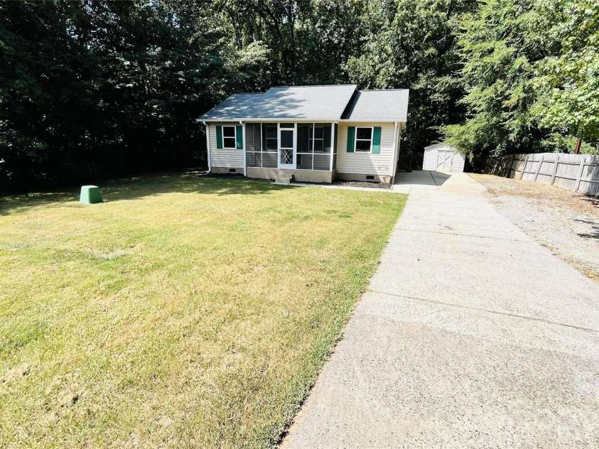 828 Cornelius Road, Mooresville, NC 28117.  MLS# CAR4422565, YatesRealty ID 49440. 