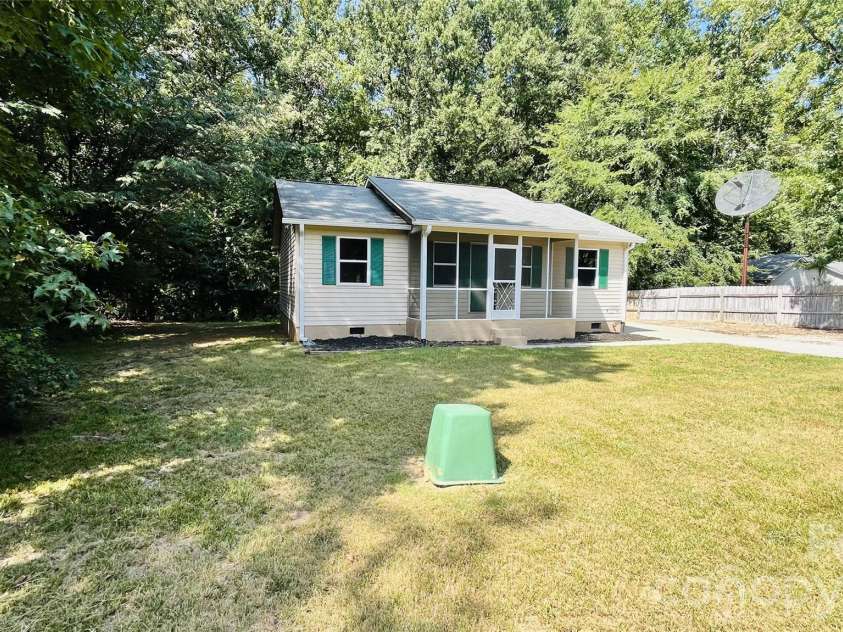 828 Cornelius Road, Mooresville, NC 28117.  MLS# CAR4422565, YatesRealty ID 49440. 