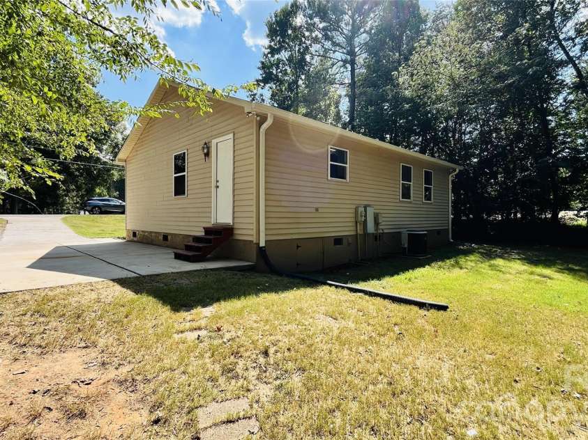 828 Cornelius Road, Mooresville, NC 28117.  MLS# CAR4422565, YatesRealty ID 49440. 