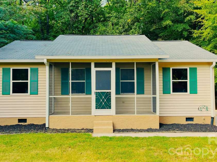 828 Cornelius Road, Mooresville, NC 28117.  MLS# CAR4422565, YatesRealty ID 49440. 