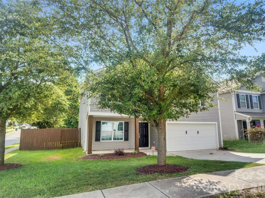 3636 Alexander Forest Drive, Charlotte, NC 28269.  MLS# CAR4421592, YatesRealty ID 49441. 