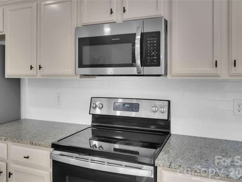 3636 Alexander Forest Drive, Charlotte, NC 28269.  MLS# CAR4421592, YatesRealty ID 49441. 