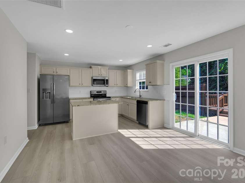 3636 Alexander Forest Drive, Charlotte, NC 28269.  MLS# CAR4421592, YatesRealty ID 49441. 