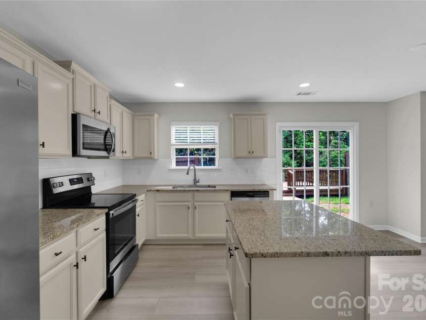 3636 Alexander Forest Drive, Charlotte, NC 28269.  MLS# CAR4421592, YatesRealty ID 49441. 