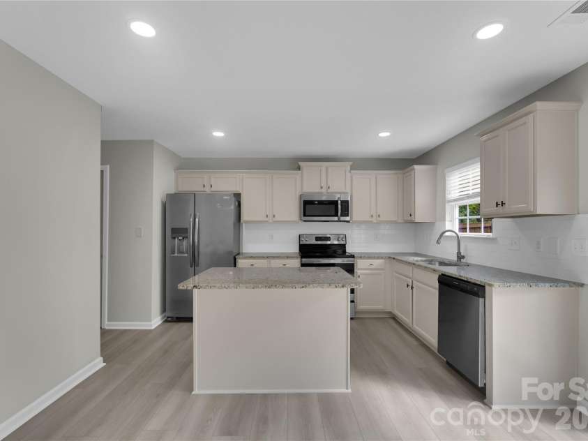 3636 Alexander Forest Drive, Charlotte, NC 28269.  MLS# CAR4421592, YatesRealty ID 49441. 
