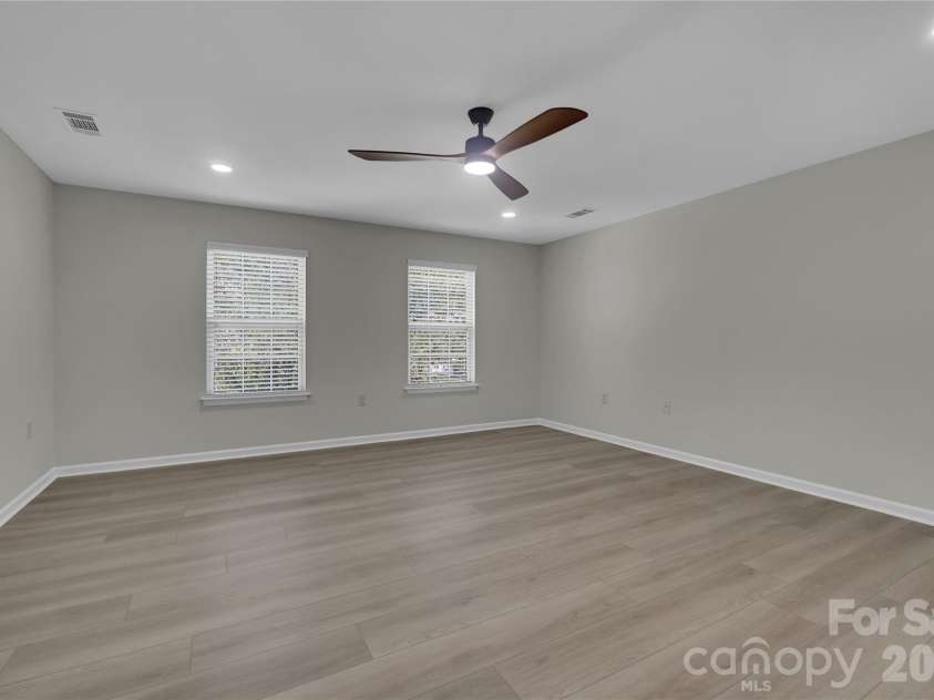 3636 Alexander Forest Drive, Charlotte, NC 28269.  MLS# CAR4421592, YatesRealty ID 49441. 