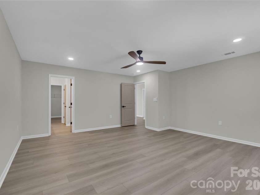 3636 Alexander Forest Drive, Charlotte, NC 28269.  MLS# CAR4421592, YatesRealty ID 49441. 