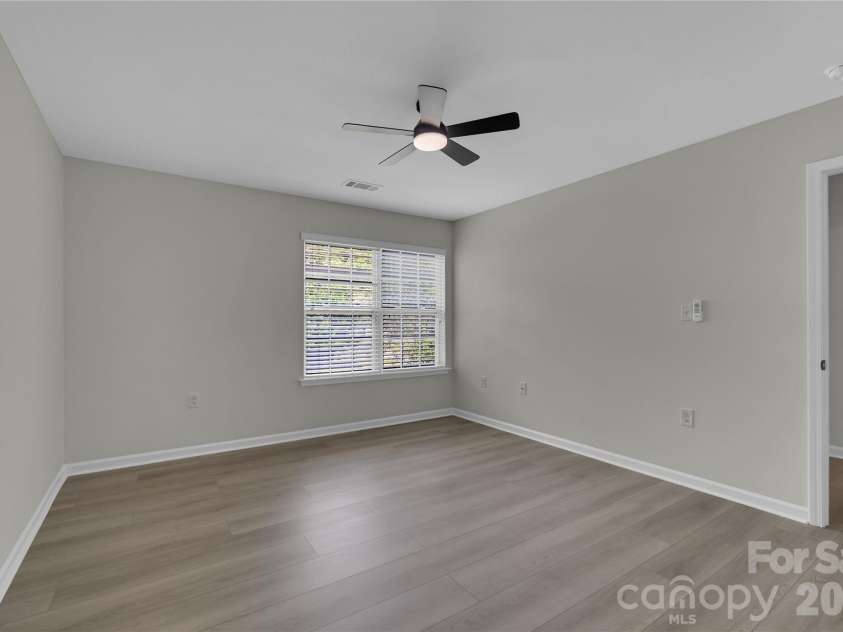 3636 Alexander Forest Drive, Charlotte, NC 28269.  MLS# CAR4421592, YatesRealty ID 49441. 
