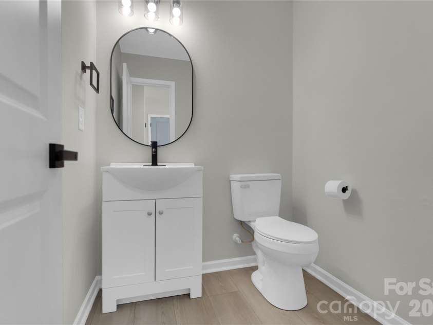 3636 Alexander Forest Drive, Charlotte, NC 28269.  MLS# CAR4421592, YatesRealty ID 49441. 