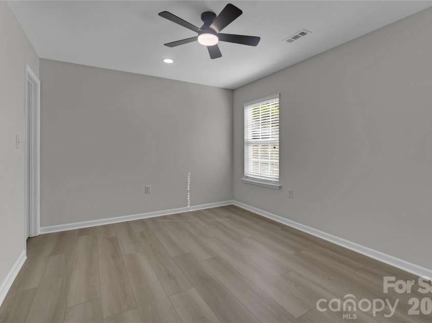 3636 Alexander Forest Drive, Charlotte, NC 28269.  MLS# CAR4421592, YatesRealty ID 49441. 