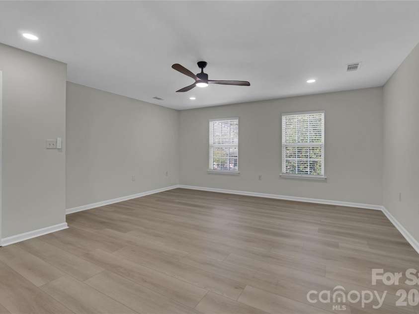 3636 Alexander Forest Drive, Charlotte, NC 28269.  MLS# CAR4421592, YatesRealty ID 49441. 