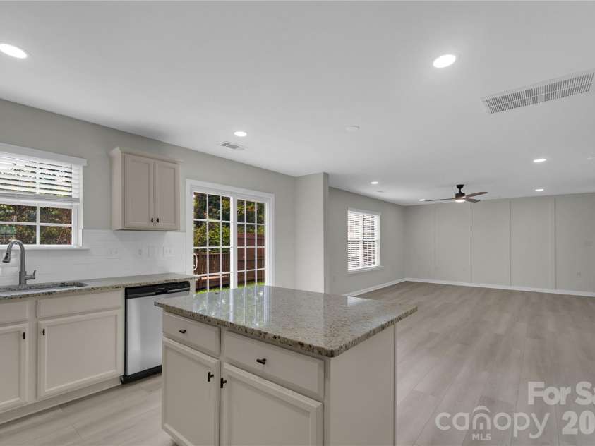3636 Alexander Forest Drive, Charlotte, NC 28269.  MLS# CAR4421592, YatesRealty ID 49441. 