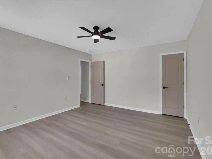 3636 Alexander Forest Drive, Charlotte, NC 28269.  MLS# CAR4421592, YatesRealty ID 49441. 