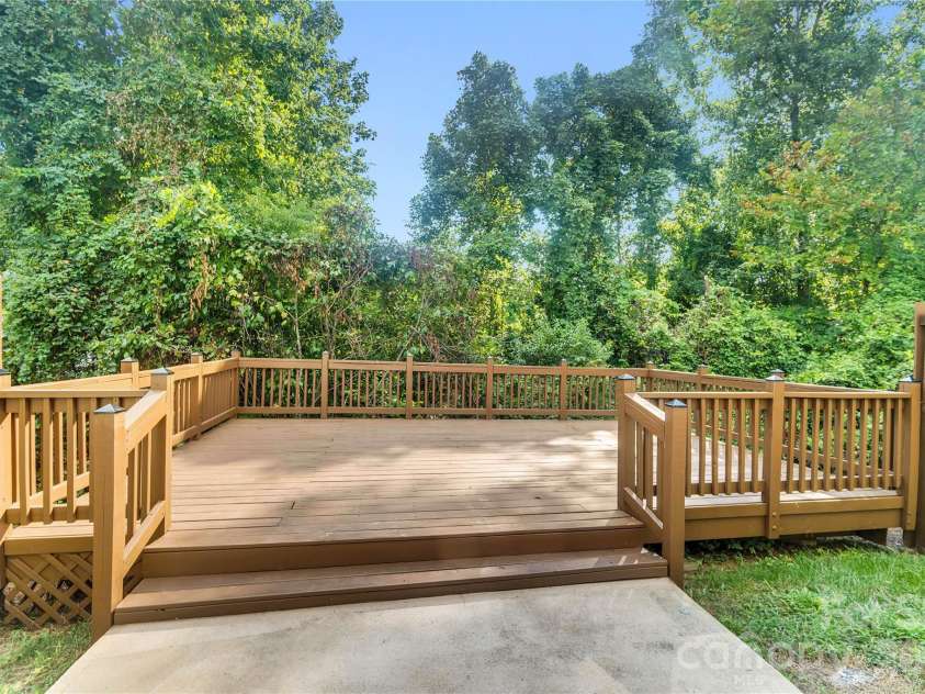 3636 Alexander Forest Drive, Charlotte, NC 28269.  MLS# CAR4421592, YatesRealty ID 49441. 