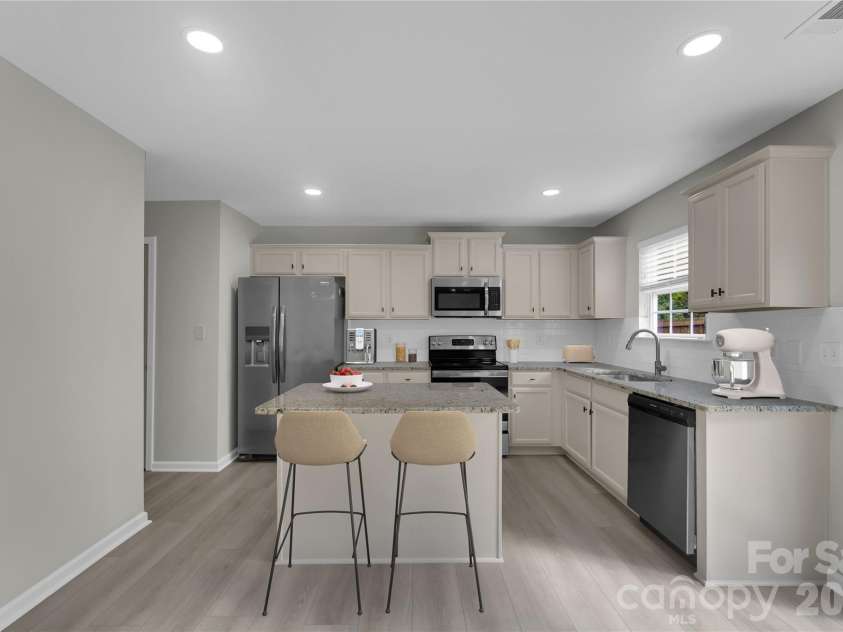 3636 Alexander Forest Drive, Charlotte, NC 28269.  MLS# CAR4421592, YatesRealty ID 49441. Virtually Staged