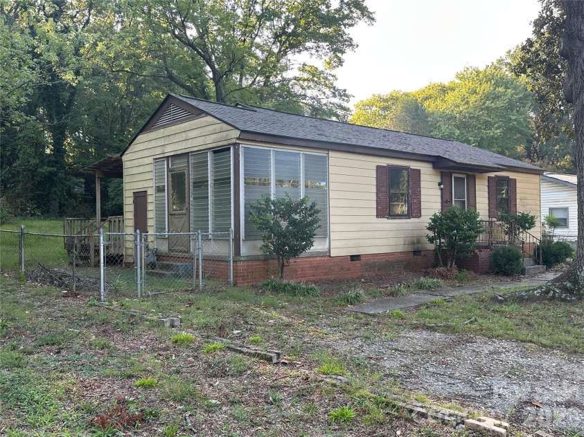 235 Milford Drive, Salisbury, NC 28144.  MLS# CAR4422606, YatesRealty ID 49446. 
