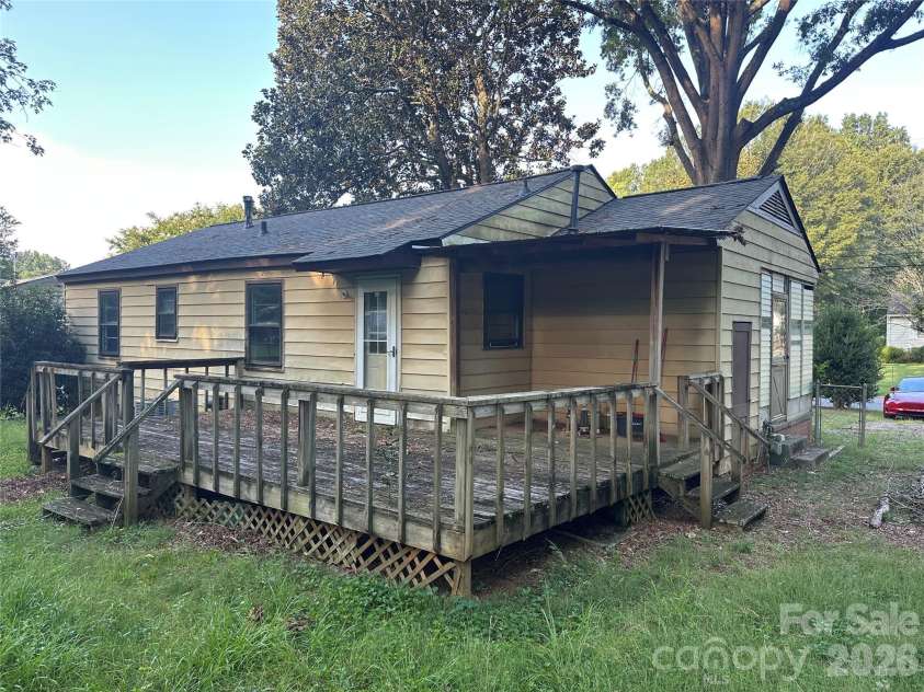 235 Milford Drive, Salisbury, NC 28144.  MLS# CAR4422606, YatesRealty ID 49446. 
