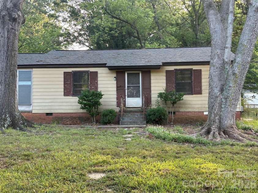 235 Milford Drive, Salisbury, NC 28144.  MLS# CAR4422606, YatesRealty ID 49446. 