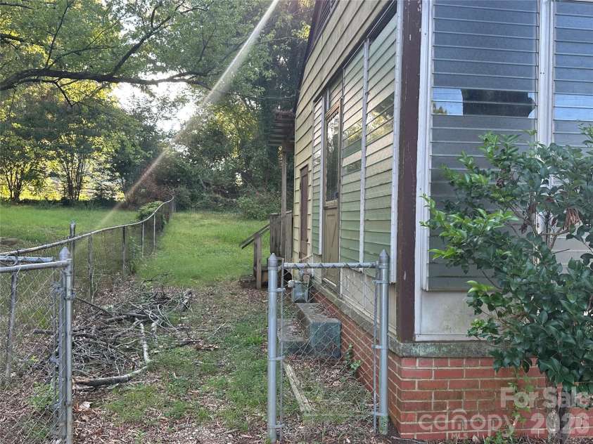 235 Milford Drive, Salisbury, NC 28144.  MLS# CAR4422606, YatesRealty ID 49446. 