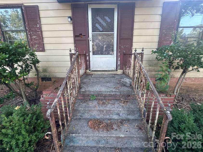 235 Milford Drive, Salisbury, NC 28144.  MLS# CAR4422606, YatesRealty ID 49446. 
