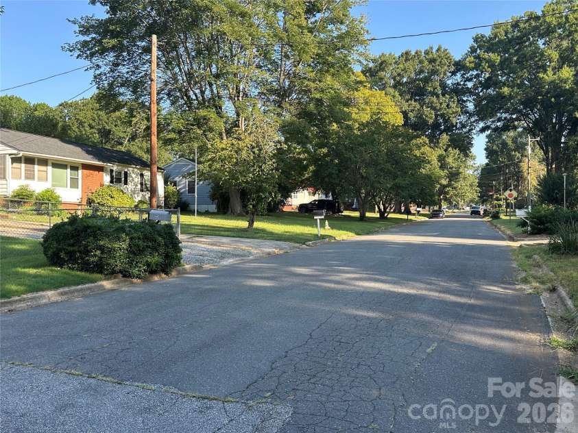 235 Milford Drive, Salisbury, NC 28144.  MLS# CAR4422606, YatesRealty ID 49446. 