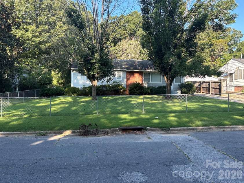 235 Milford Drive, Salisbury, NC 28144.  MLS# CAR4422606, YatesRealty ID 49446. 