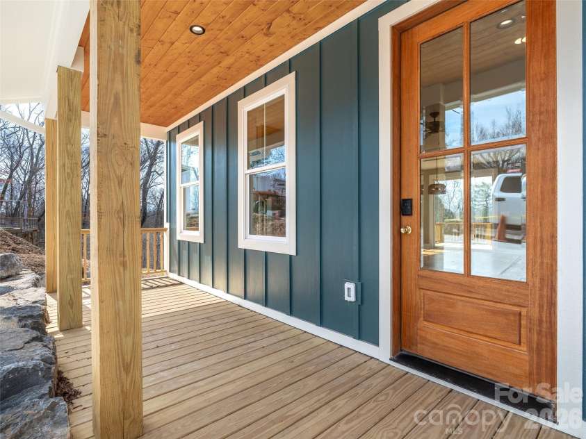 112 Alma Lane, Asheville, NC 28806.  MLS# CAR4341101, YatesRealty ID 4945. 