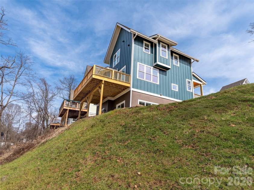 112 Alma Lane, Asheville, NC 28806.  MLS# CAR4341101, YatesRealty ID 4945. 