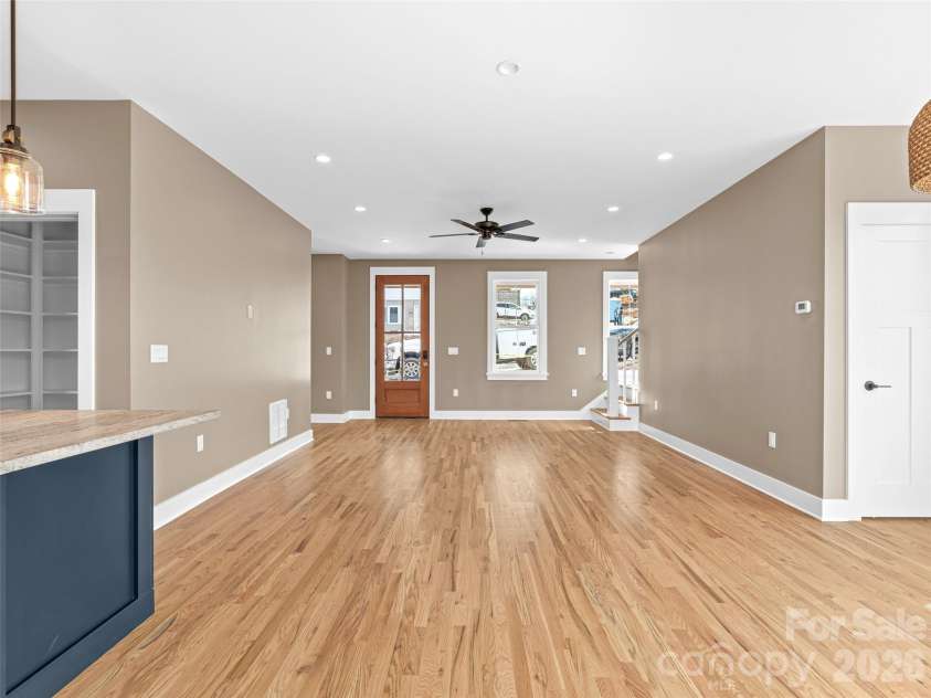 112 Alma Lane, Asheville, NC 28806.  MLS# CAR4341101, YatesRealty ID 4945. 