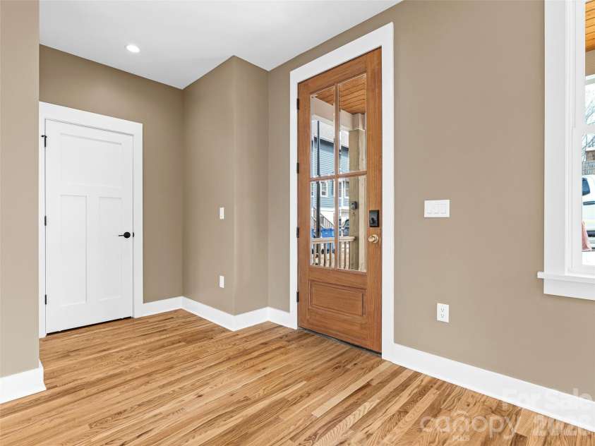 112 Alma Lane, Asheville, NC 28806.  MLS# CAR4341101, YatesRealty ID 4945. 