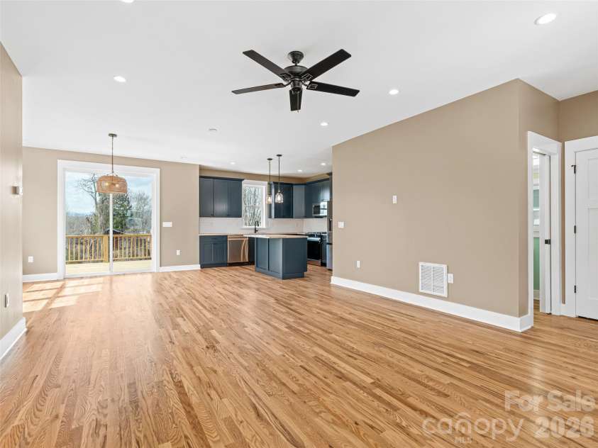 112 Alma Lane, Asheville, NC 28806.  MLS# CAR4341101, YatesRealty ID 4945. 