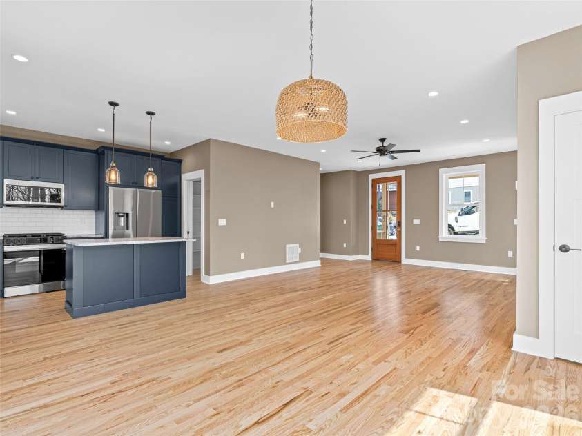 112 Alma Lane, Asheville, NC 28806.  MLS# CAR4341101, YatesRealty ID 4945. 
