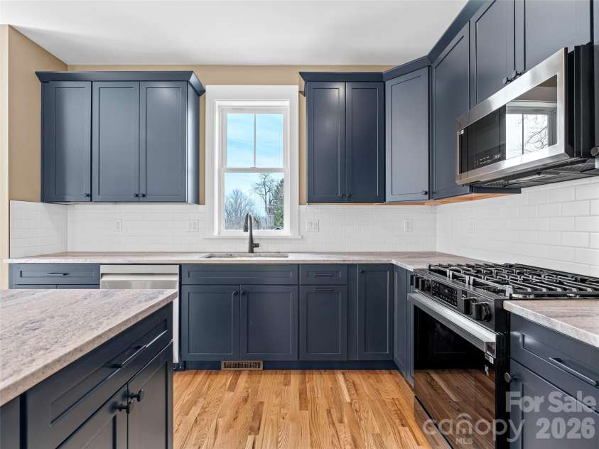 112 Alma Lane, Asheville, NC 28806.  MLS# CAR4341101, YatesRealty ID 4945. 