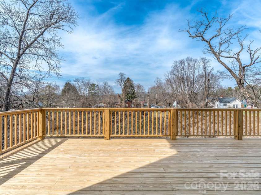 112 Alma Lane, Asheville, NC 28806.  MLS# CAR4341101, YatesRealty ID 4945. 