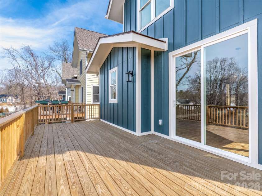 112 Alma Lane, Asheville, NC 28806.  MLS# CAR4341101, YatesRealty ID 4945. 