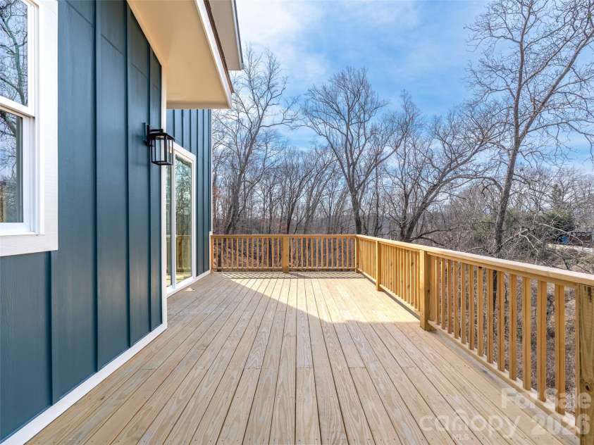 112 Alma Lane, Asheville, NC 28806.  MLS# CAR4341101, YatesRealty ID 4945. 