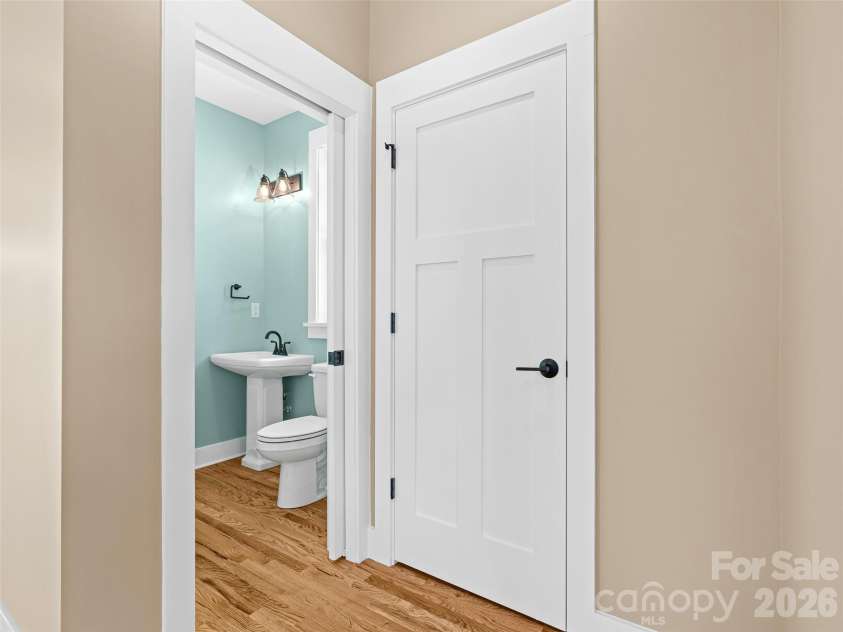 112 Alma Lane, Asheville, NC 28806.  MLS# CAR4341101, YatesRealty ID 4945. 