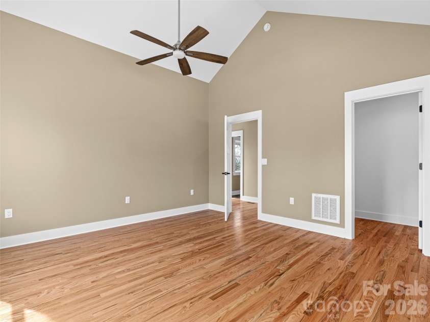 112 Alma Lane, Asheville, NC 28806.  MLS# CAR4341101, YatesRealty ID 4945. 
