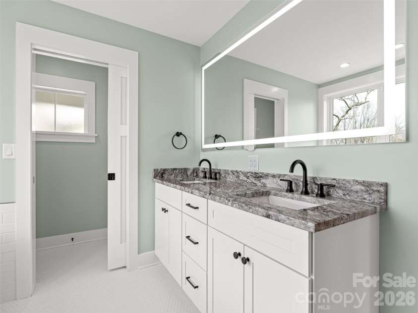 112 Alma Lane, Asheville, NC 28806.  MLS# CAR4341101, YatesRealty ID 4945. 
