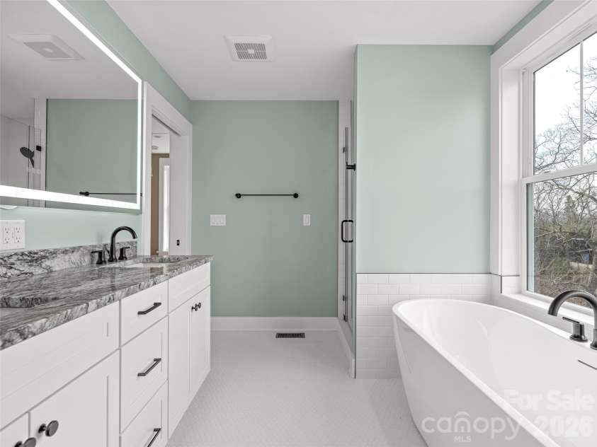 112 Alma Lane, Asheville, NC 28806.  MLS# CAR4341101, YatesRealty ID 4945. 