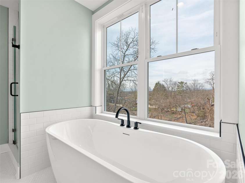 112 Alma Lane, Asheville, NC 28806.  MLS# CAR4341101, YatesRealty ID 4945. 